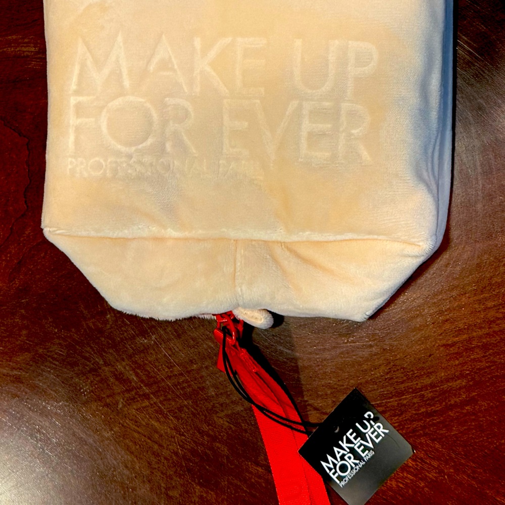 Makeup Forever Super Boost Pouch Cream Makeup Bag with Red Accent. Bag only. New